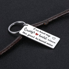 Load image into Gallery viewer, Father’s Day Gift Keychain for Dad Daddy’s Birthday Gift from Daughter Son I’ve Had My Daddy’s Heart Since The First He Heard Mine Christmas Valentine Thanksgiving Day Jewelry Gift to New Dad