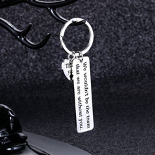 Load image into Gallery viewer, Boss Coworker Gift Keychain for Men Women Leader Mentor Colleague Birthday Boss Day Appreciation Gift for PM Supervisor Manager Friends Retiremrnt Farewell Thank you Gifts for Him Her