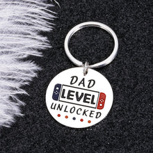 Load image into Gallery viewer, Funny New Dad Gift Keychain for Dad Fathers Day Pregnancy Announcement Gift for First Time Daddy to Be Expecting Dad Newborn Baby 2023 Birthday Christmas Gift for Father Men Husband