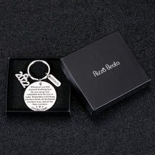 Load image into Gallery viewer, 2022 Inspirational Graduation Gifts Keychain for Women Men Middle High School College Students Graduation Gift for Him Her Daughter Son Nurses Master Senior Grad Gifts for Boys Girls Friends