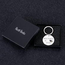 Load image into Gallery viewer, Class of 2021 Graduation Gifts for Him Her, Mastered It 2021 Seniors Students Keychain Graduation Daughter Son from Dad Mom, Nurses Master Students from College High School Gifts for Friends Girls
